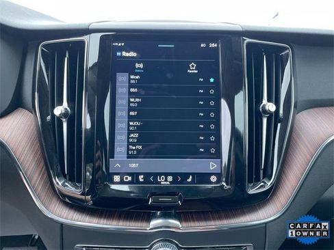 Used 2023 Volvo XC60 B5 Plus image 18