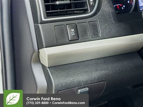 Used 2017 Toyota Camry SE image 10