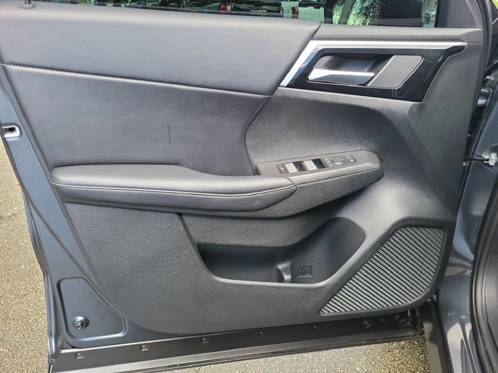Used 2024 Mitsubishi Outlander 4WD Plug-In Hybrid image 11
