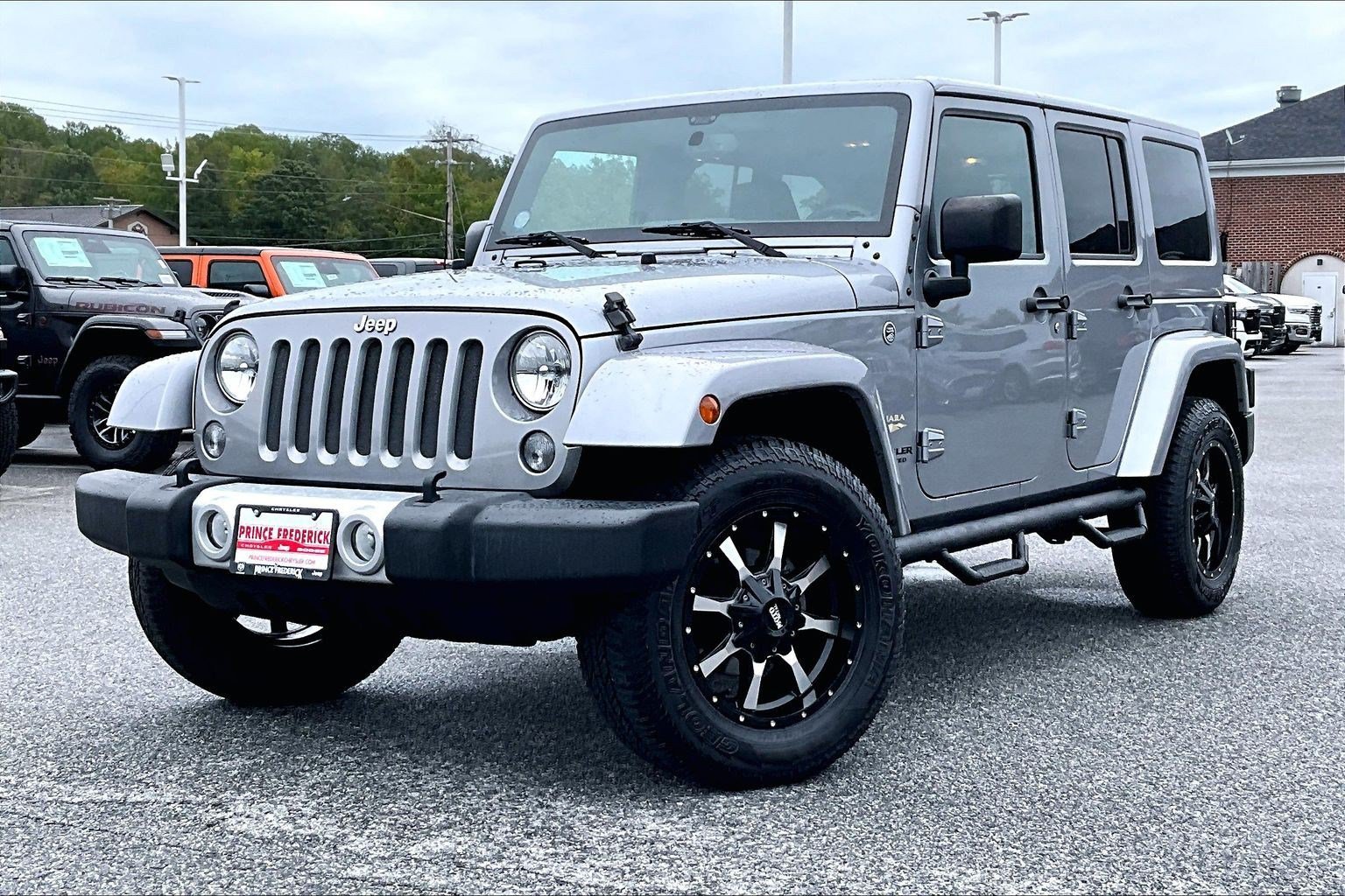 Used 2015 Jeep Wrangler Unlimited Sahara w/ Max Tow Package AWD/4WD image 3