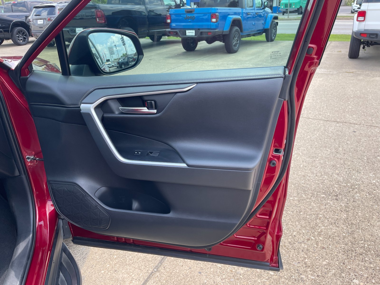 Used 2019 Toyota RAV4 Limited AWD/4WD image 19