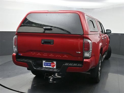 Used 2020 Toyota Tacoma Limited image 42