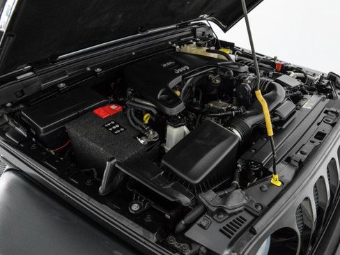 Used 2018 Jeep Wrangler Unlimited Sport S image 45