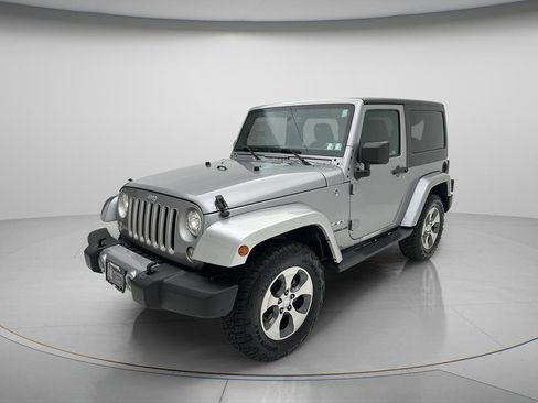 Used 2017 Jeep Wrangler Sahara w/ Connectivity Group AWD/4WD image 3