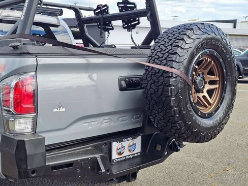 Used 2021 Toyota Tacoma TRD Off-Road AWD/4WD image 14