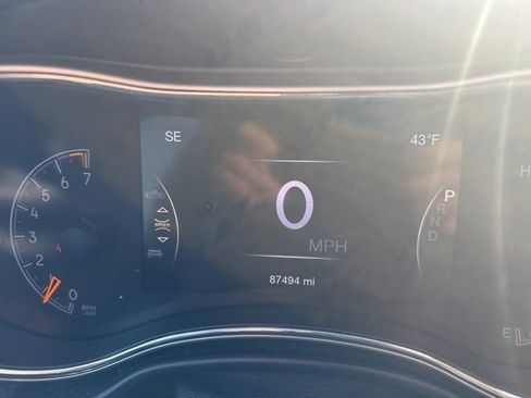 Used 2018 Jeep Grand Cherokee Limited image 22