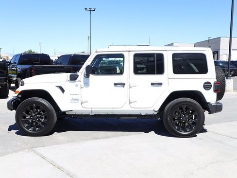 Used 2024 Jeep Wrangler Unlimited Sahara AWD/4WD image 3