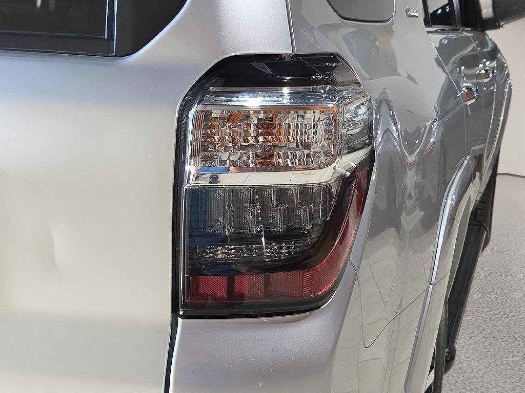 Certified 2022 Toyota 4Runner Limited AWD/4WD image 12