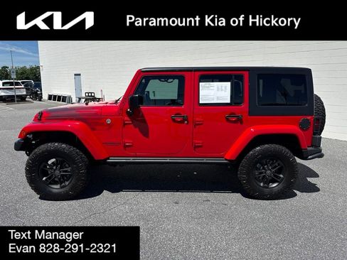 Used 2017 Jeep Wrangler Unlimited Sahara AWD/4WD image 4