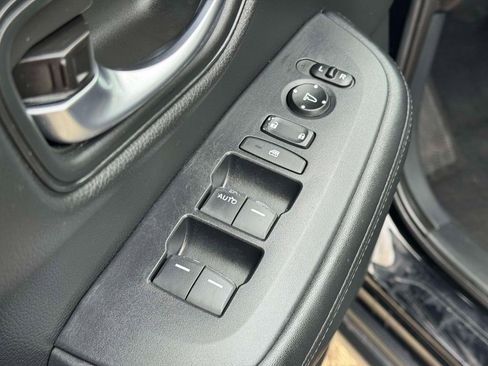 Used 2025 Honda HR-V LX image 16