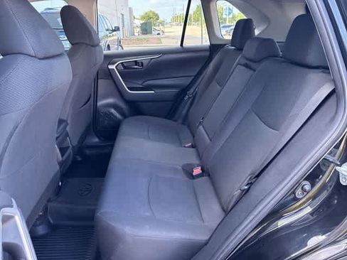 Used 2021 Toyota RAV4 LE FWD image 20