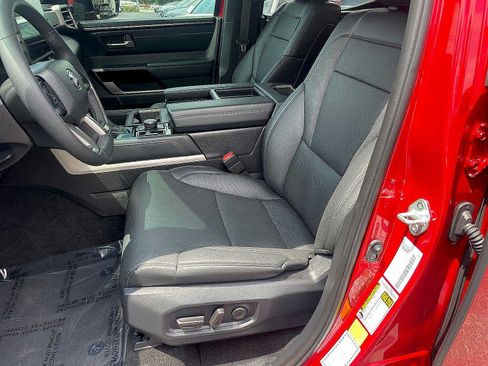Used 2025 Toyota Tundra Limited AWD/4WD image 10