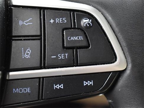 Used 2022 Toyota Highlander XLE image 27