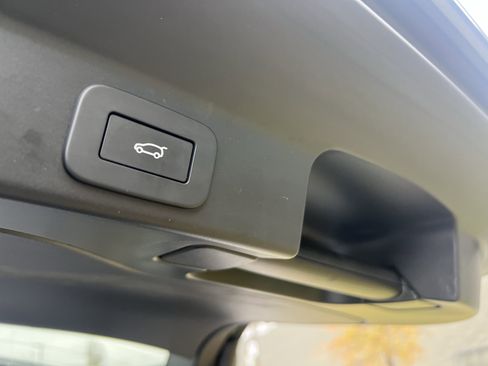 Certified 2025 Jaguar F-PACE R-Dynamic S image 36