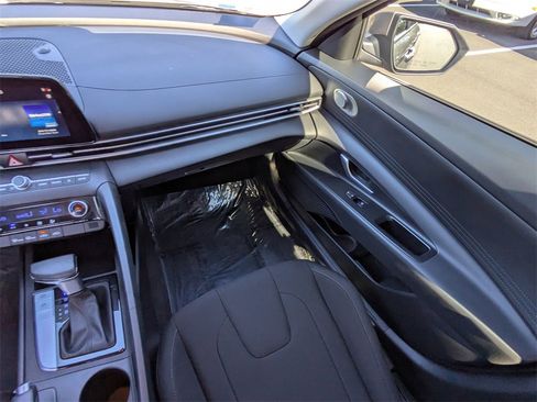 Certified 2024 Hyundai Elantra SEL image 15