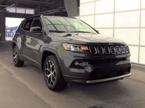 Used 2024 Jeep Compass Limited AWD/4WD image 4