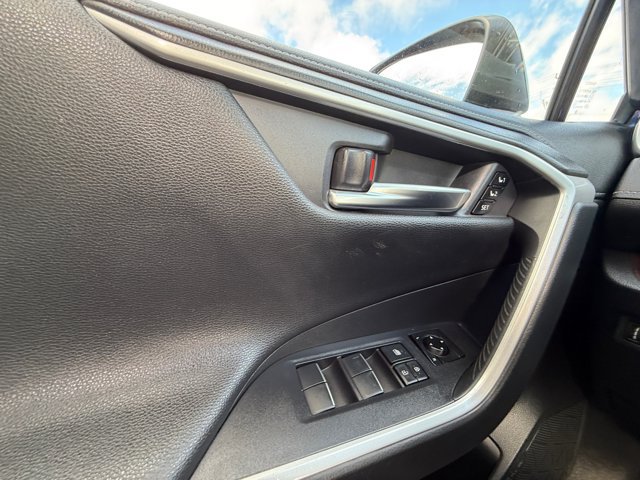 Used 2019 Toyota RAV4 Limited AWD/4WD image 18