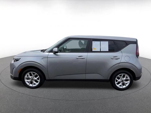 Used 2025 Kia Soul LX w/ LX Technology Package FWD image 8