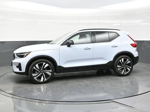 Used 2024 Volvo XC40 B5 Plus w/ Protection Package Premier AWD/4WD image 3