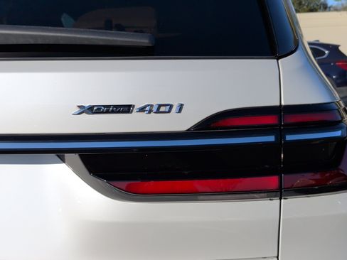 Used 2023 BMW X7 xDrive40i w/ Premium Package image 11