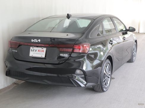 Used 2023 Kia Forte LXS FWD image 5