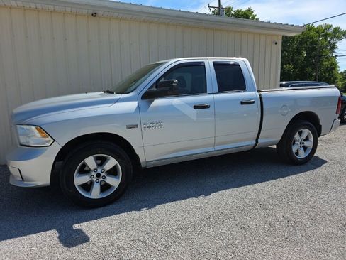 Used 2016 RAM 1500 Express AWD/4WD image 10