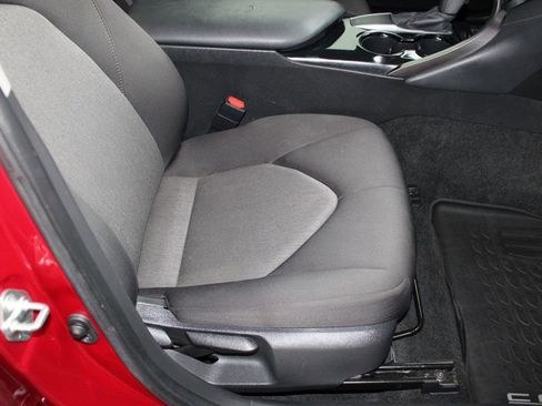 Used 2020 Toyota Camry LE FWD image 11