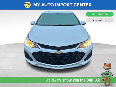 Used 2019 Chevrolet Cruze LT w/ Sun And Sound Package image 2