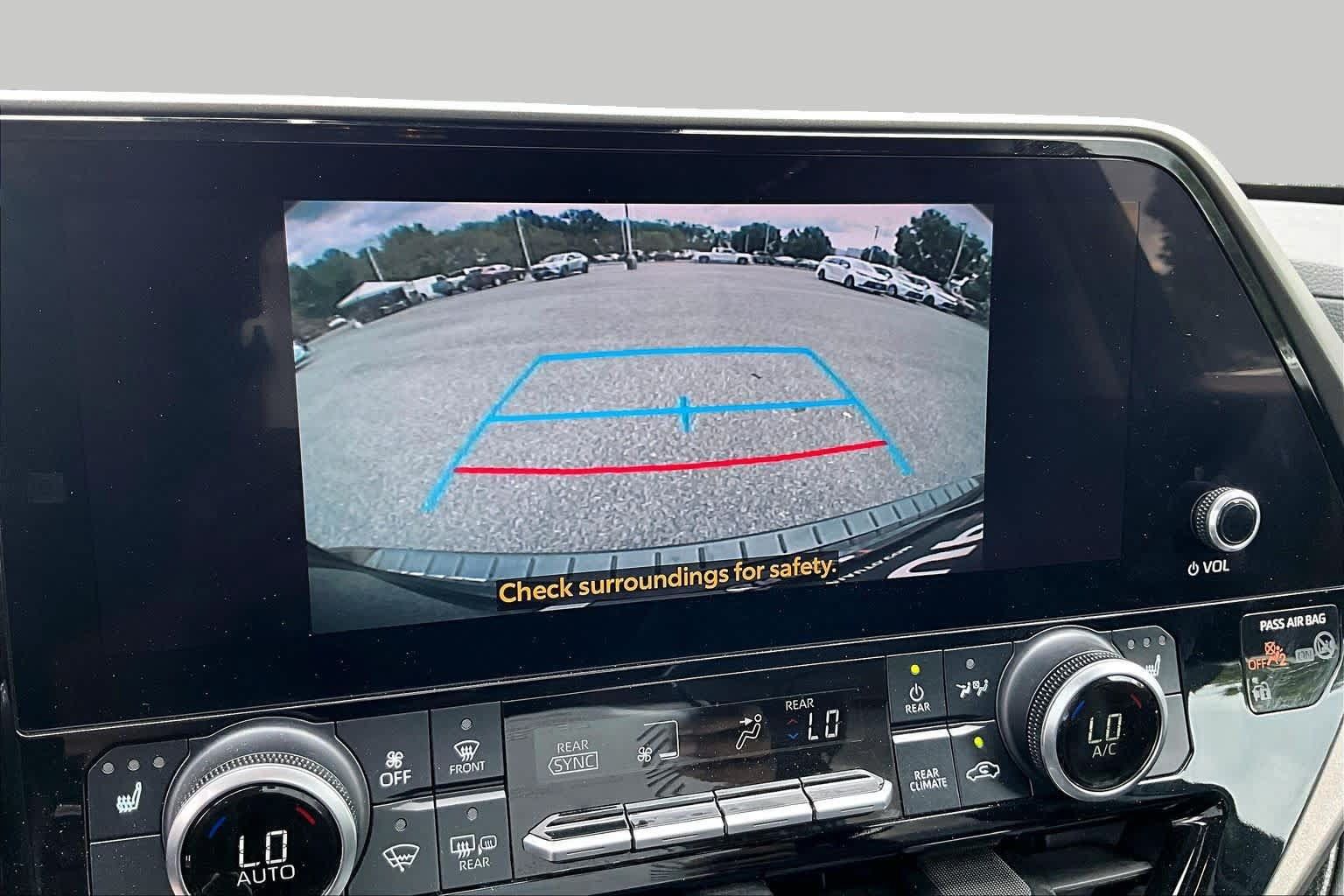 Used 2024 Toyota Highlander XLE FWD image 27