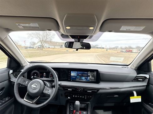 New 2025 Nissan Kicks SR image 30