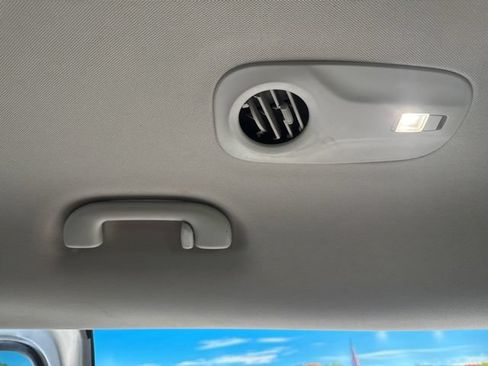 Used 2024 Chrysler Pacifica Touring-L FWD image 38