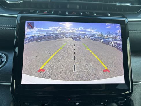 Used 2023 Jeep Grand Cherokee Limited image 25