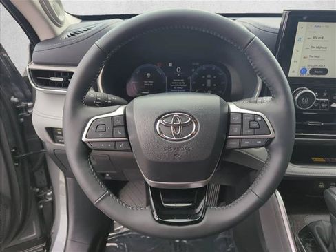 Used 2026 Toyota Highlander Limited AWD/4WD image 11