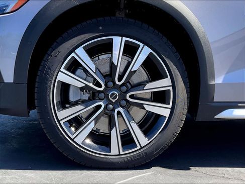 New 2026 Volvo V60 B5 Cross Country Ultra image 14