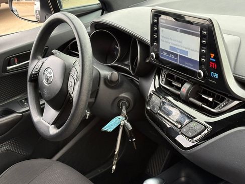 Used 2019 Toyota C-HR XLE image 34