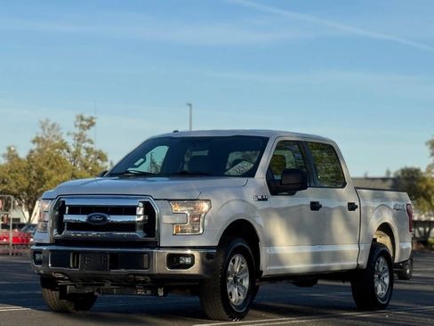 Used 2015 Ford F150 XLT image 4