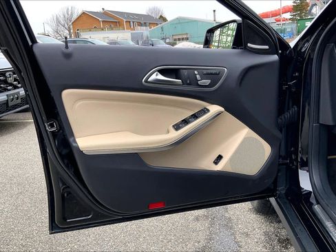 Used 2019 Mercedes-Benz GLA 250 4MATIC image 22