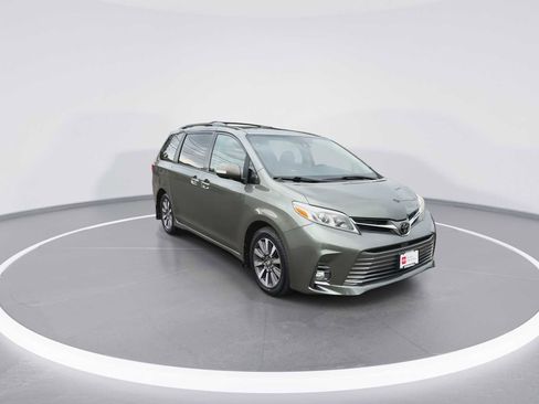 Certified 2020 Toyota Sienna Limited Premium image 2