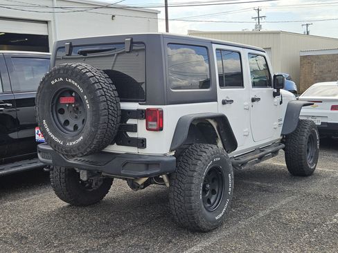Used 2017 Jeep Wrangler Unlimited Sport w/ Connectivity Group AWD/4WD image 4