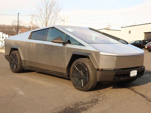 Used 2024 Tesla Cybertruck AWD Crew Cab image 7