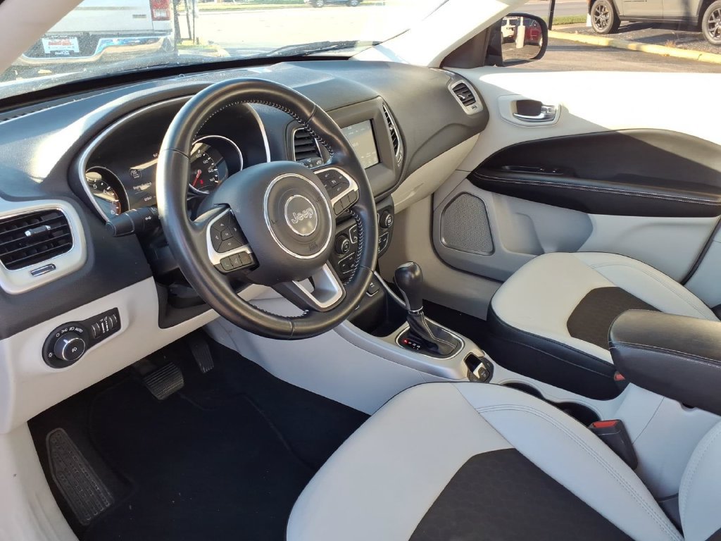 Used 2020 Jeep Compass Latitude w/ Popular Equipment Group FWD image 9