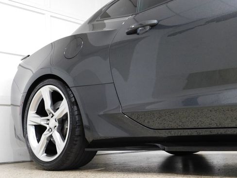 Used 2018 Chevrolet Camaro SS RWD image 9