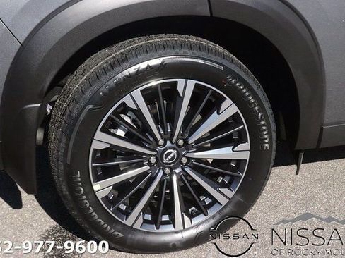 New 2026 Nissan Pathfinder Platinum image 7