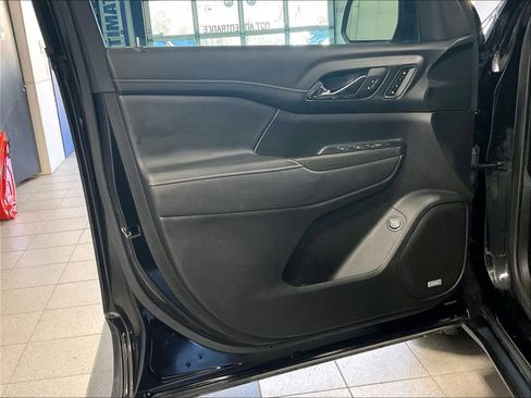 Used 2023 GMC Acadia SLT w/ Elevation Edition AWD/4WD image 9