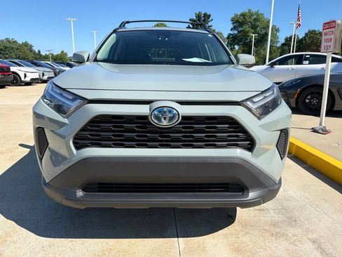Used 2022 Toyota RAV4 XLE w/ Convenience Package AWD/4WD image 2