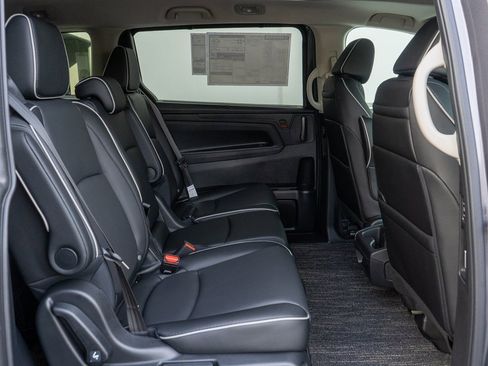 New 2026 Honda Odyssey Touring image 14