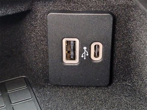 Certified 2025 Lincoln Corsair Reserve w/ Equipment Group 202A image 8