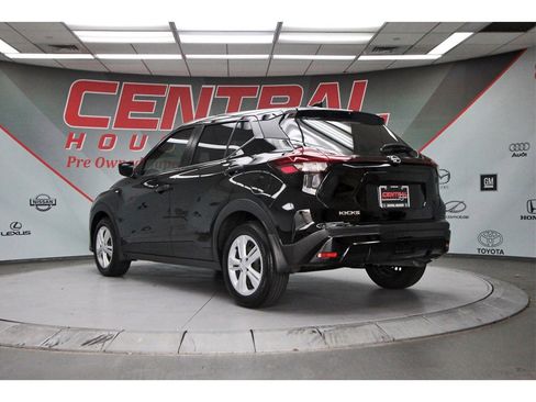 Used 2025 Nissan Kicks Play S image 4