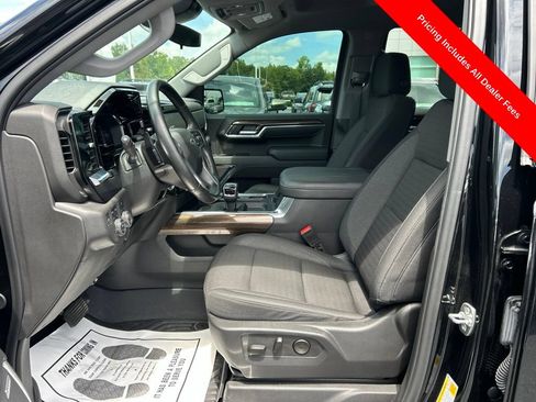 Used 2025 Chevrolet Silverado 1500 LT Trail Boss w/ Convenience Package II AWD/4WD image 2