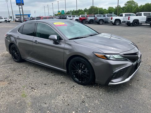 Used 2021 Toyota Camry XSE FWD image 4